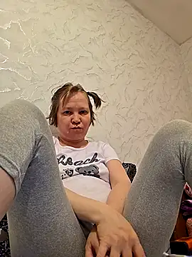 Snapshot of _LOLA-LOLA_ chatting on April 2026 04:11:02 PM LOLA-LOLA online show from April 2026 04:11:02 PM