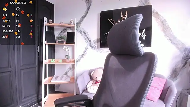 Snapshot of AphroditeSweett chatting on April 2026 09:56:01 PM AphroditeSweett online show from April 2026 09:56:01 PM