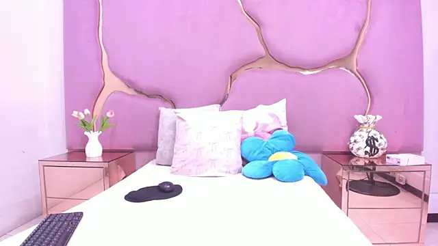 Snapshot of LaurendPink chatting on March 2026 02:33:01 PM LaurendPink online show from March 2026 02:33:01 PM