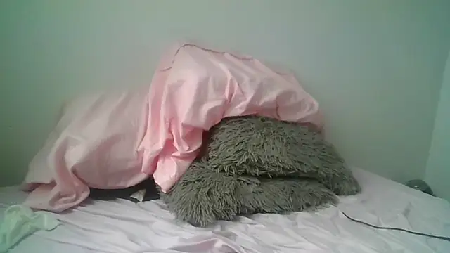 Snapshot of yanick931 chatting on April 2026 02:40:01 PM yanick931 online show from April 2026 02:40:01 PM