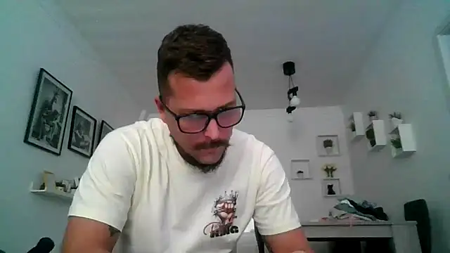 Snapshot of yanick931 chatting on April 2026 11:21:02 AM yanick931 online show from April 2026 11:21:02 AM