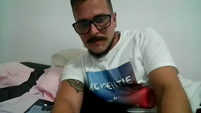 Snapshot of yanick931 chatting on April 2026 11:05:02 PM yanick931 online show from April 2026 11:05:02 PM