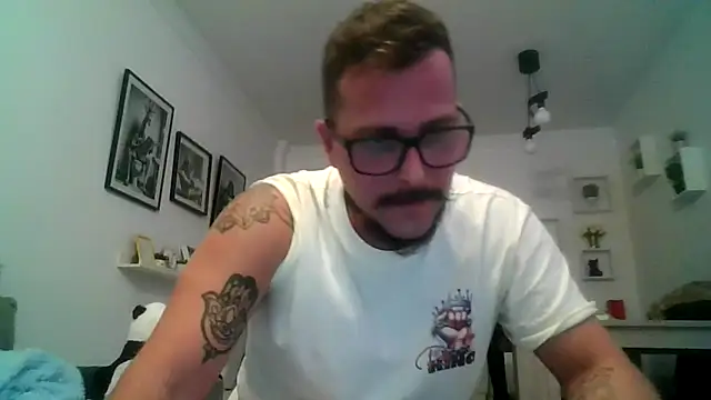 Snapshot of yanick931 chatting on April 2026 11:43:02 PM yanick931 online show from April 2026 11:43:02 PM