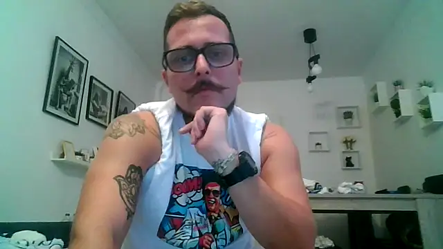 Snapshot of yanick931 chatting on April 2026 10:36:02 PM yanick931 online show from April 2026 10:36:02 PM