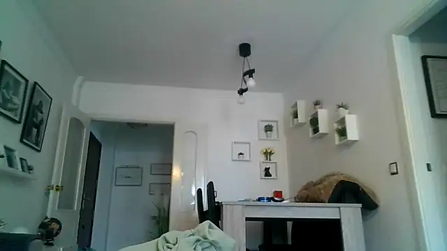 Snapshot of yanick931 chatting on April 2026 04:23:01 PM yanick931 online show from April 2026 04:23:01 PM