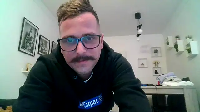 Snapshot of yanick931 chatting on April 2026 11:00:01 PM yanick931 online show from April 2026 11:00:01 PM