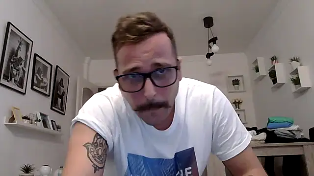 Snapshot of yanick931 chatting on April 2026 09:45:01 PM yanick931 online show from April 2026 09:45:01 PM