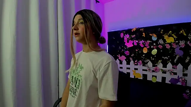 Snapshot of BellaRoge chatting on April 2026 04:56:01 AM BellaRoge online show from April 2026 04:56:01 AM