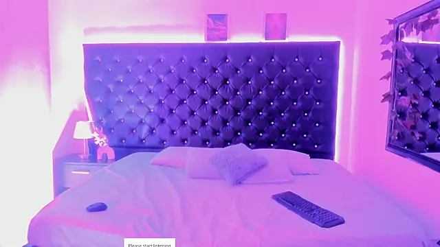 Snapshot of BellaRoge chatting on April 2026 05:43:02 AM BellaRoge online show from April 2026 05:43:02 AM