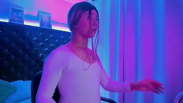 Snapshot of BellaRoge chatting on April 2026 05:43:01 AM BellaRoge online show from April 2026 05:43:01 AM