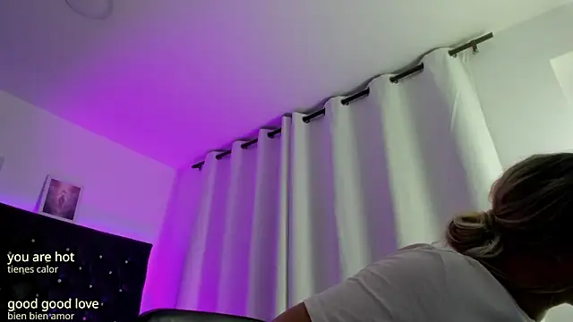 Snapshot of BellaRoge chatting on April 2026 04:19:01 AM BellaRoge online show from April 2026 04:19:01 AM