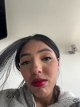 Snapshot of sylphiee_ chatting on April 2026 04:04:02 PM sylphiee online show from April 2026 04:04:02 PM