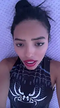 Snapshot of sylphiee_ chatting on April 2026 06:02:01 PM sylphiee online show from April 2026 06:02:01 PM