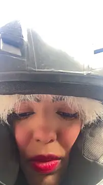 Snapshot of sylphiee_ chatting on April 2026 12:07:02 PM sylphiee online show from April 2026 12:07:02 PM