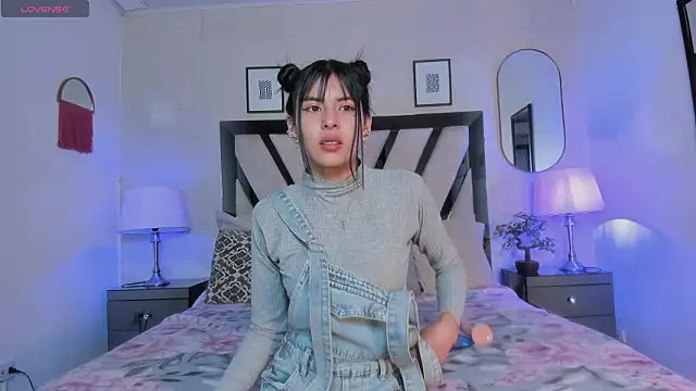 Snapshot of Violettaa_Stone chatting on March 2026 03:34:01 AM Violettaa Stone online show from March 2026 03:34:01 AM