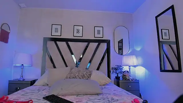 Snapshot of Violettaa_Stone chatting on April 2026 03:33:02 AM Violettaa Stone online show from April 2026 03:33:02 AM