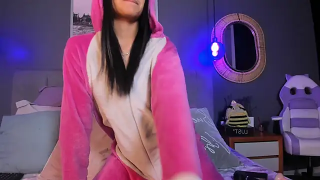 Snapshot of Violettaa_Stone chatting on April 2026 11:59:01 AM Violettaa Stone online show from April 2026 11:59:01 AM