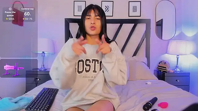 Snapshot of Violettaa_Stone chatting on April 2026 03:43:02 AM Violettaa Stone online show from April 2026 03:43:02 AM