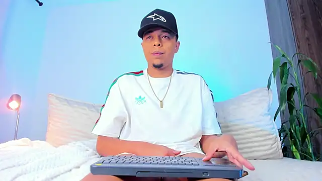 Snapshot of Randdy_333 chatting on April 2026 05:43:01 AM Randdy 333 online show from April 2026 05:43:01 AM