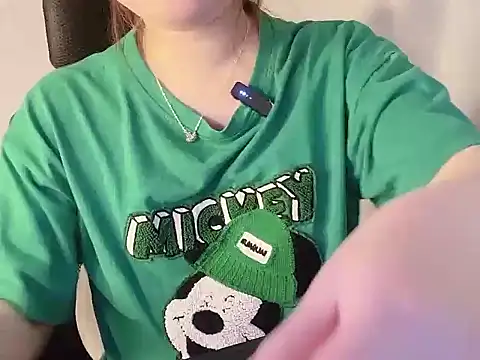 Snapshot of hunhun122 chatting on April 2026 07:44:01 PM hunhun122 online show from April 2026 07:44:01 PM