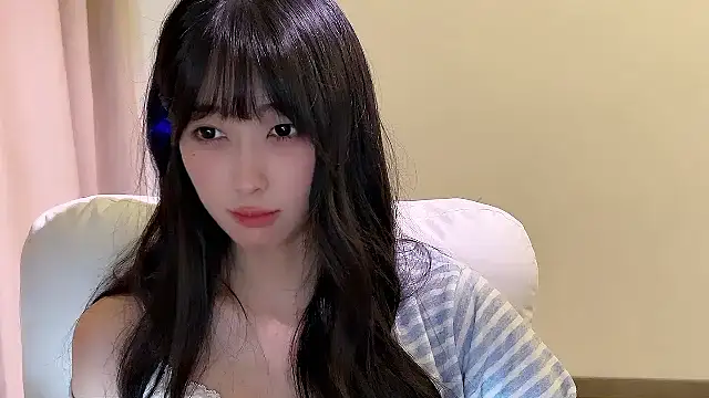 Snapshot of xiaooyee chatting on April 2026 01:49:01 PM xiaooyee online show from April 2026 01:49:01 PM