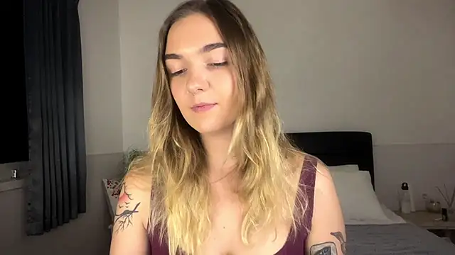 Snapshot of RoxyWet chatting on July 2026 04:00:02 PM RoxyWet online show from July 2026 04:00:02 PM