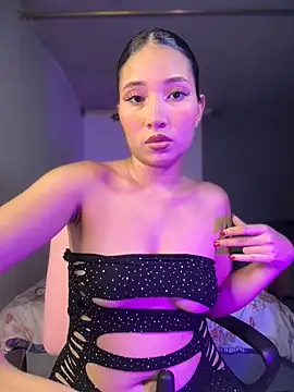 Snapshot of iamkyliewest chatting on April 2026 05:55:01 PM iamkyliewest online show from April 2026 05:55:01 PM