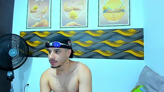 Snapshot of Leon_Hotx chatting on May 2026 07:19:01 PM Leon Hotx online show from May 2026 07:19:01 PM