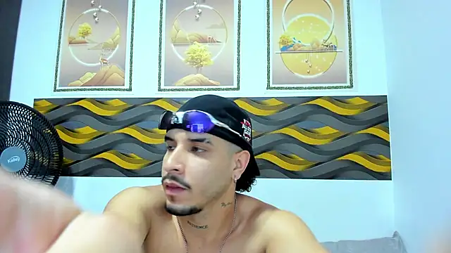 Snapshot of Leon_Hotx chatting on May 2026 07:22:01 PM Leon Hotx online show from May 2026 07:22:01 PM
