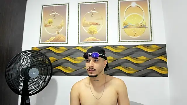 Snapshot of Leon_Hotx chatting on May 2026 07:11:02 PM Leon Hotx online show from May 2026 07:11:02 PM
