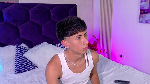 Snapshot of AndyJustgame_ chatting on June 2026 05:12:01 AM AndyJustgame online show from June 2026 05:12:01 AM