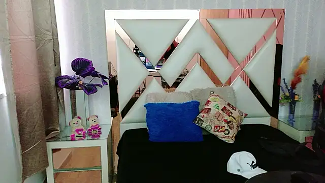 Snapshot of NikiEvanz chatting on March 2026 03:04:01 PM NikiEvanz online show from March 2026 03:04:01 PM