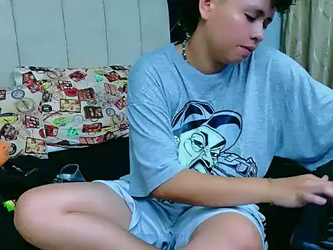 Snapshot of NikiEvanz chatting on April 2026 05:24:02 AM NikiEvanz online show from April 2026 05:24:02 AM