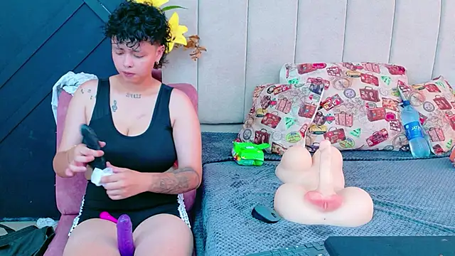 NikiEvanz online show from May 2026 07:32:01 PM