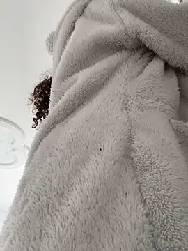 Snapshot of LINDA_EF chatting on April 2026 12:10:01 PM LINDA EF online show from April 2026 12:10:01 PM