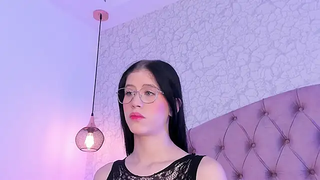 saraa joness  online show from May 2026 05:40:01 PM