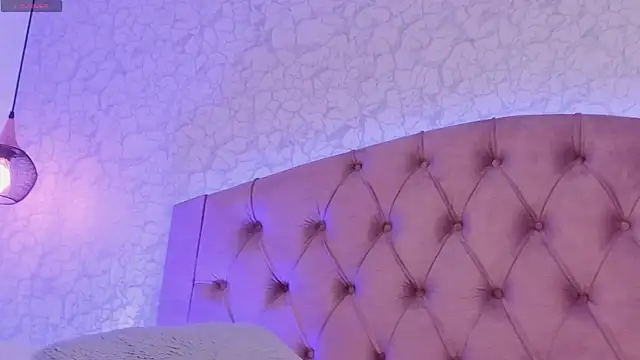 saraa joness  online show from May 2026 06:15:02 PM