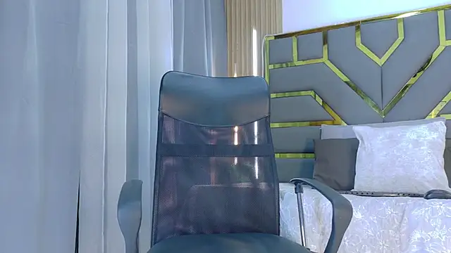 Snapshot of Oliver_bigblack_cock chatting on March 2026 06:00:01 PM Oliver bigblack cock online show from March 2026 06:00:01 PM