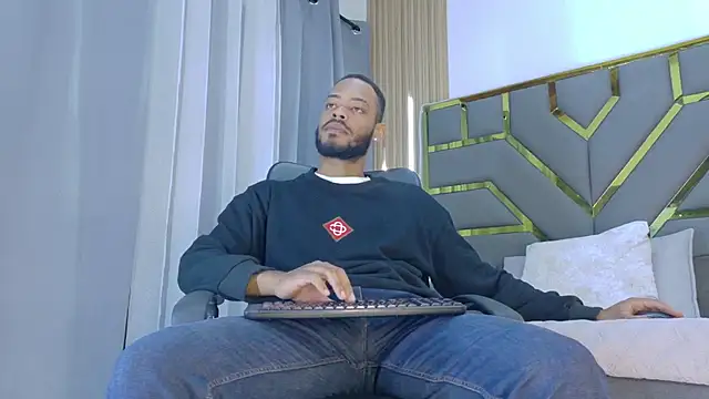 Snapshot of Oliver_bigblack_cock chatting on March 2026 06:12:02 PM Oliver bigblack cock online show from March 2026 06:12:02 PM