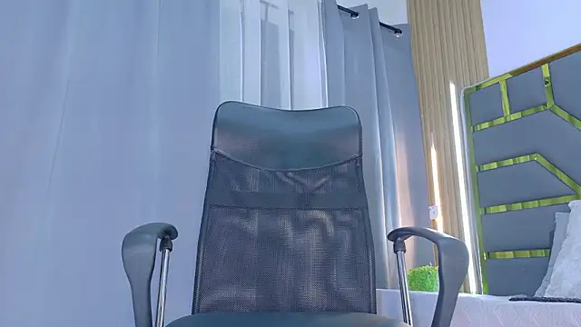 Snapshot of Oliver_bigblack_cock chatting on March 2026 06:35:02 PM Oliver bigblack cock online show from March 2026 06:35:02 PM