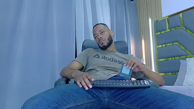 Snapshot of Oliver_bigblack_cock chatting on March 2026 05:51:02 PM Oliver bigblack cock online show from March 2026 05:51:02 PM