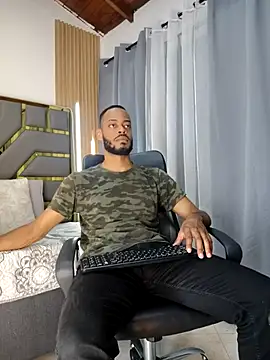 Snapshot of Oliver_bigblack_cock chatting on April 2026 07:33:01 PM Oliver bigblack cock online show from April 2026 07:33:01 PM