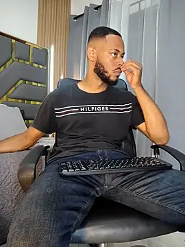 Snapshot of Oliver_bigblack_cock chatting on April 2026 06:03:01 PM Oliver bigblack cock online show from April 2026 06:03:01 PM