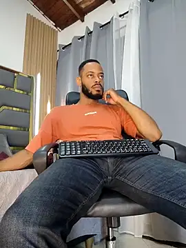 Snapshot of Oliver_bigblack_cock chatting on April 2026 05:59:01 PM Oliver bigblack cock online show from April 2026 05:59:01 PM
