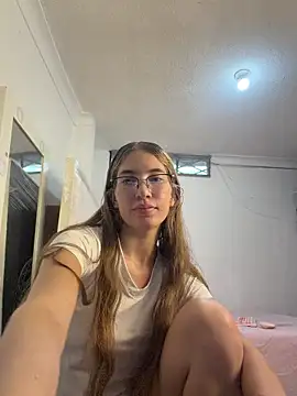 Snapshot of blondie_dity_squirt chatting on April 2026 08:20:02 PM blondie dity squirt online show from April 2026 08:20:02 PM