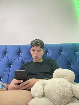 Theus26  online show from April 2026 08:28:02 PM