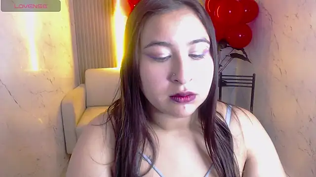 Lunafemme tf online show from March 2026 03:22:02 AM