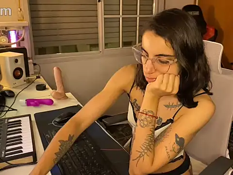 Snapshot of Poison_Ivy_29 chatting on March 2026 02:49:01 AM Poison Ivy 29 online show from March 2026 02:49:01 AM