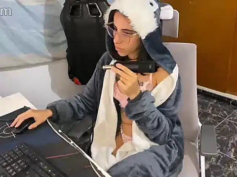 Snapshot of Poison_Ivy_29 chatting on March 2026 11:33:01 PM Poison Ivy 29 online show from March 2026 11:33:01 PM