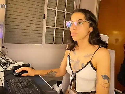 Snapshot of Poison_Ivy_29 chatting on April 2026 02:53:02 AM Poison Ivy 29 online show from April 2026 02:53:02 AM